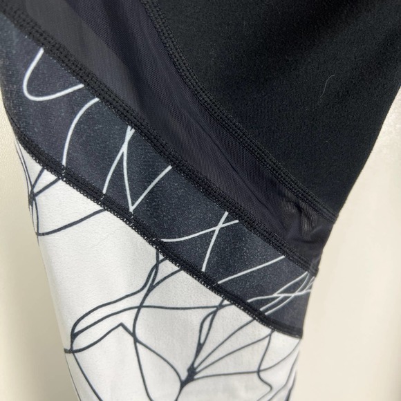 Fabletics Mid-Rise Mesh PowerHold Legging, Medium - Picture 6 of 6